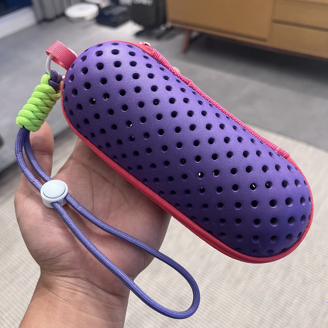 Swimming goggle box, swimming goggle storage box, EVA hollow breathable hole, round hole swimming goggle box, swimming equipment mirror box