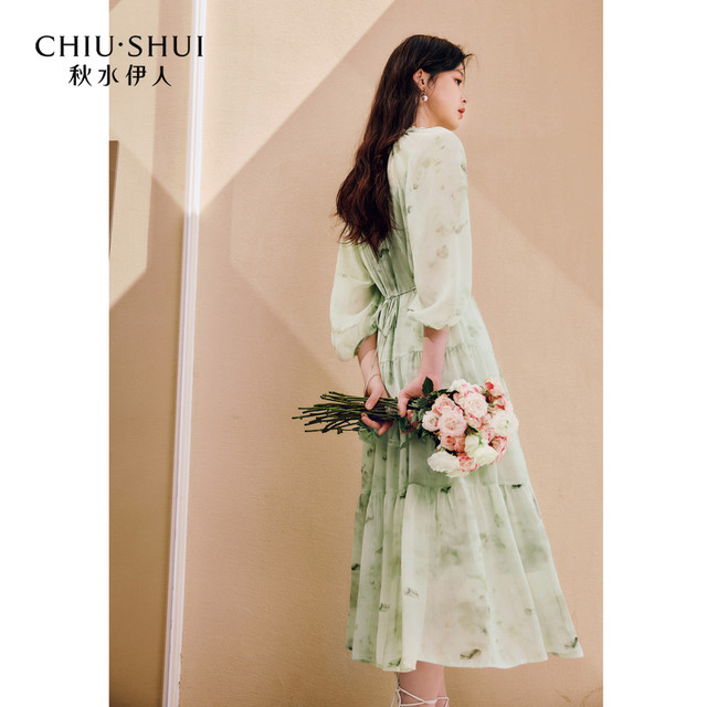 Qiushui Yiren's temperament commuting dress 2025 early autumn new fashionable clear and elegant smudge printed skirt