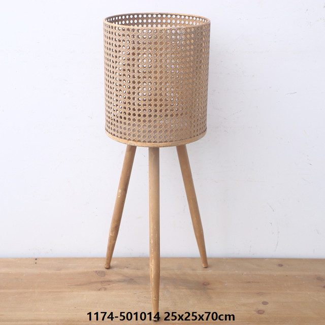 A large collection of unique items - American home garden decorations, iron art, wooden distressed crafts, gardening groceries, hanging ornaments