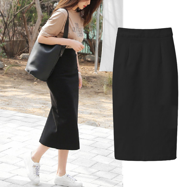 Solid color black Roman cloth straight pencil wraps hips and has a mid-length skirt that makes women look slim and versatile spring and summer