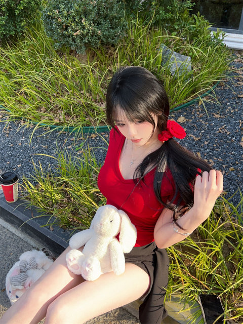 green big sister Korean model girl red v-neck breast pad tee round neck women's top summer