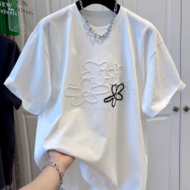 
Large size fat mm simple black round neck embroidered flower short-sleeved T-shirt women's top loose and fashionable and versatile summer new style