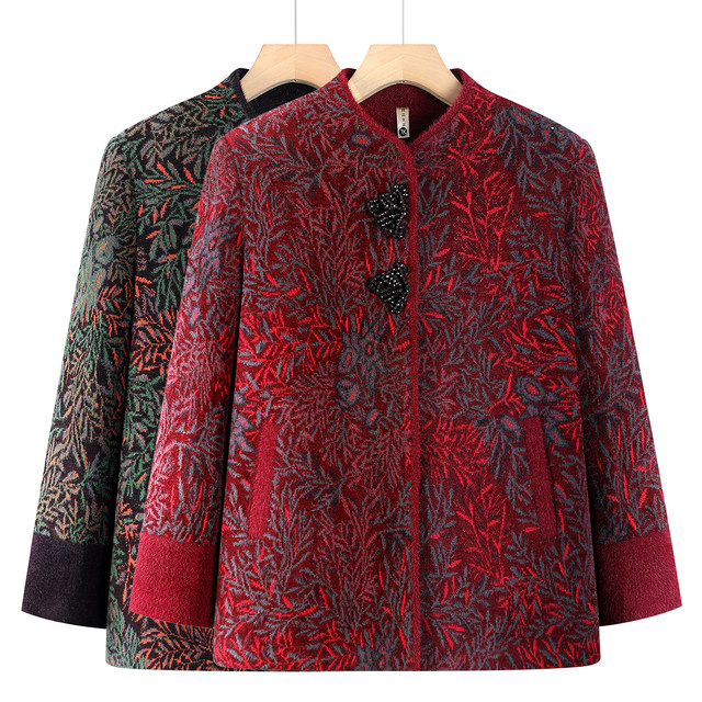 Middle-aged and elderly women's grandma's autumn and winter coats, plus velvet and thickened, western-style mother's tops, warm clothes for the elderly and ladies
