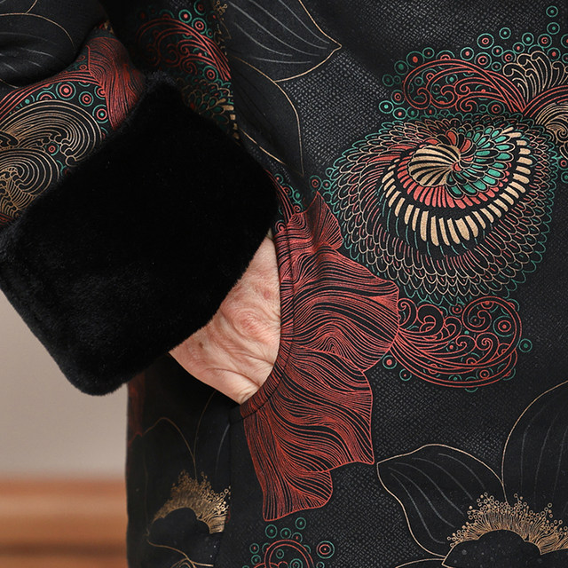 Middle -aged and elderly people in winter clothes and cotton clothes, mothers, cotton jackets, thickened grandmother, old lady Tang dress cotton jacket
