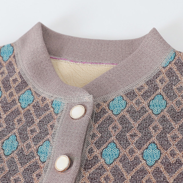Grandma's autumn and winter velvet thickened knitwear, Western-style mom's tops, middle-aged and elderly coats, old lady's cardigans