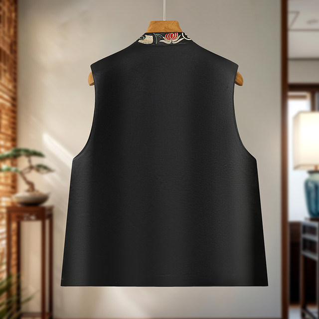 National style vest heavy industry embroidered vest 2025 spring and autumn new Chinese style retro national trend buckle top vest jacket