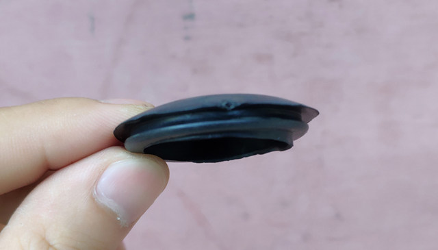 Motorcycle accessories CG125 chain box cover Zhujiang 125/Happiness 125 Jialing 70 curved beam car waterproof round cover plastic cover