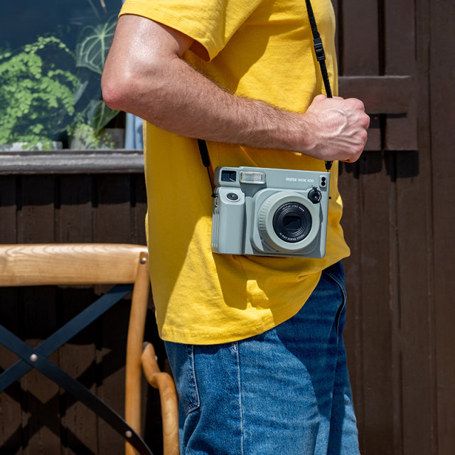 Fuji's one -time imaging wide -width camera takes Wide400 with a beakus totem 20 pieces of paper accessories boxes