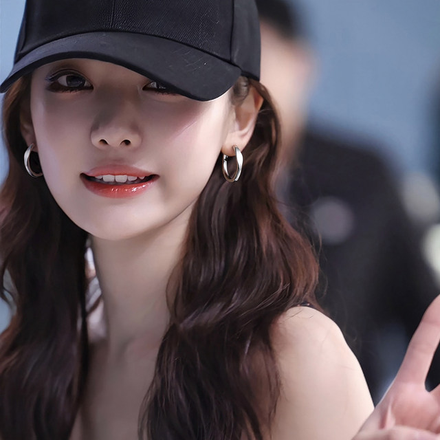 999 silver hoop earrings high-end female hoops 2025 new niche hot style light luxury earrings stud earrings