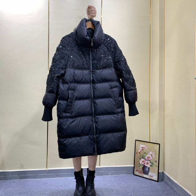 Fat mm, foreign style, age-reducing, diamond-encrusted down jacket, mid-length, large size winter wear, new sequined embroidered jacket 200Jin [Jin equals 0.5kg] trendy