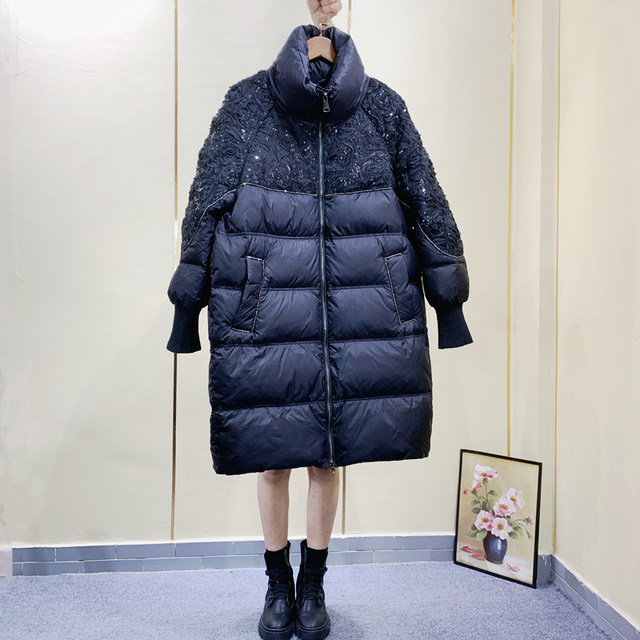 Fat mm, foreign style, age-reducing, diamond-encrusted down jacket, mid-length, large size winter wear, new sequined embroidered jacket 200Jin [Jin equals 0.5kg] trendy