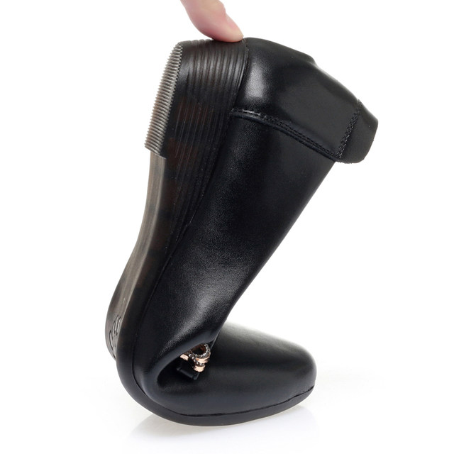 Flat-soled mom's leather shoes, genuine leather soft-soled wedge-heeled shoes, spring and autumn style, middle-aged and elderly women's shoes, large size 41-43