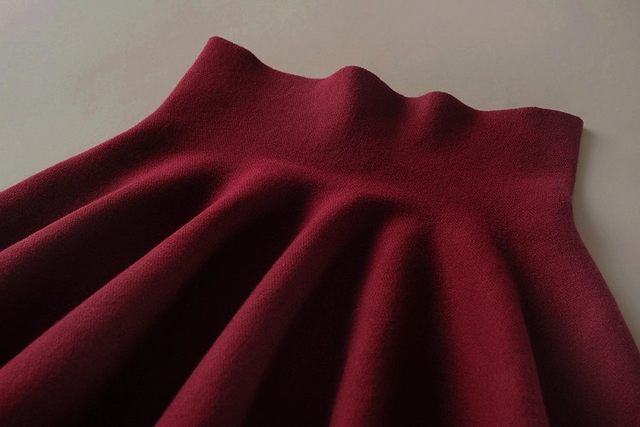 Autumn and winter large size knitted short skirt fat mm skirt slim A-line skirt age-reducing puffy skirt 200 Jin [Jin equals 0.5 kg] Student pleated skirt
