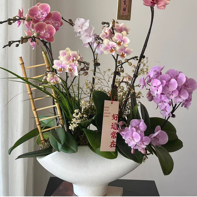 Simple modern medieval ceramics with legs creative New Year's Eve flower pots home model room sales office dining table flower utensils