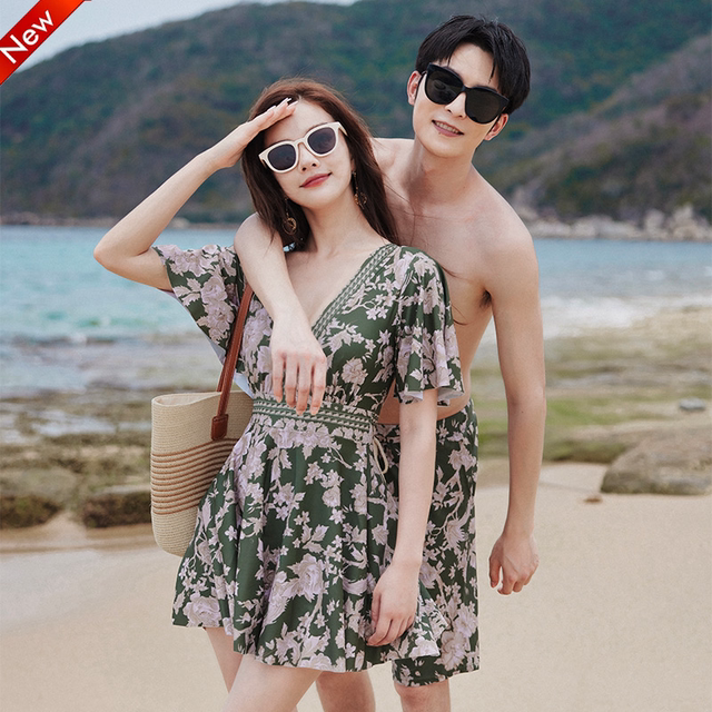 Couple swimsuits, one-piece dress, flat angle steel support gathered together, men and women, slimming belly, beach pants, men soaking in hot spring vacation style