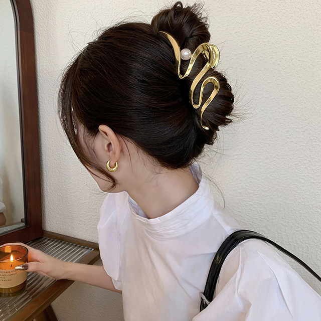 Design sense of niche cold style grab clip ins hair clip women's back head shark clip 2025 new style hair grab large size