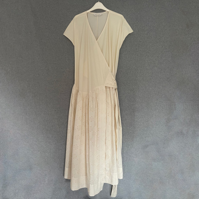 European and American fashion 2024 spring and autumn casual versatile OL style round neck long sleeve single product commuting long dress collection