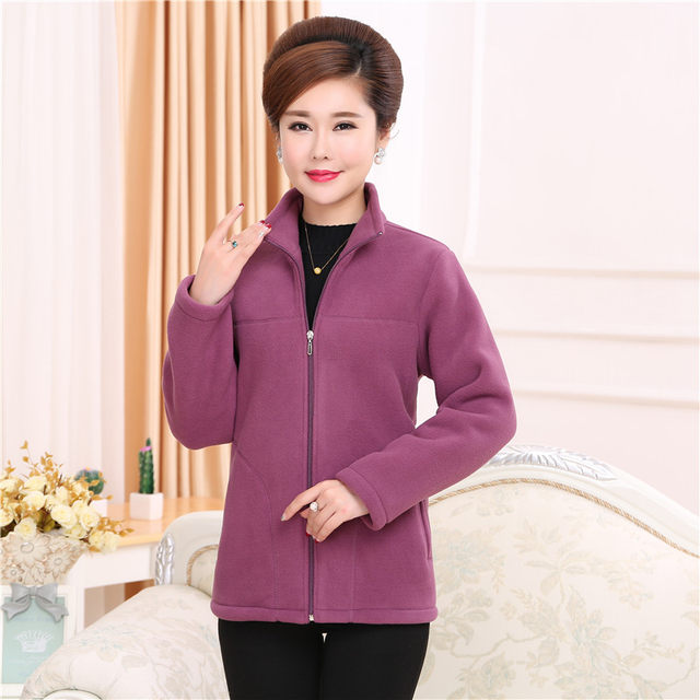 2023 Middle -aged and elderly women's autumn and winter sweater jacket Middle -aged mothers pretend to be solid -colored plus velvet shit short jacket top