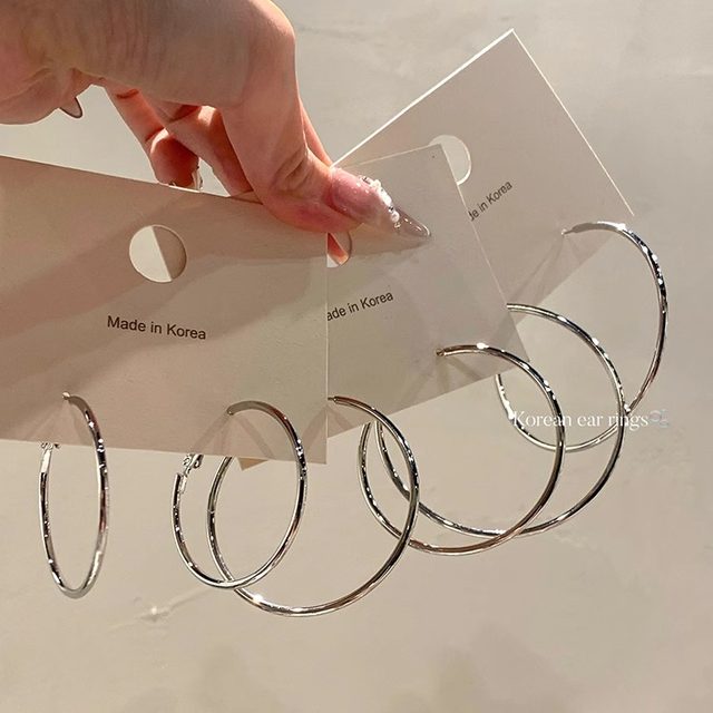 Difficult to coax Zhang Ruonan the same plain circle big earrings for women high-end earrings unique earrings without ear piercing ear clips