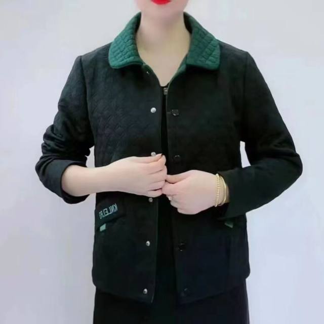 Middle-aged and elderly women's autumn and winter new style plus velvet and thickened lapel jackets, stylish large size mother's clothing, warm tops for women