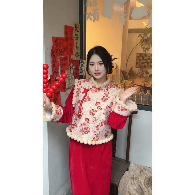 Original design of plum blossom viewing fat mm New Year festive plus velvet vest + cheongsam dress suit winter