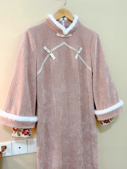 Meet the sweet new Chinese cheongsam dress + pink vest 200 Jin [Jin equals 0.5 kg]