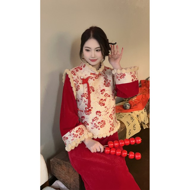 Original design of plum blossom viewing fat mm New Year festive plus velvet vest + cheongsam dress suit winter