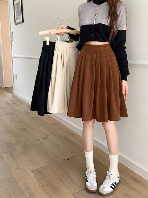 Large -size retro core velvet pleated skirt women's middle long spring and autumn cover A -line skirt design sensor velvet skirt