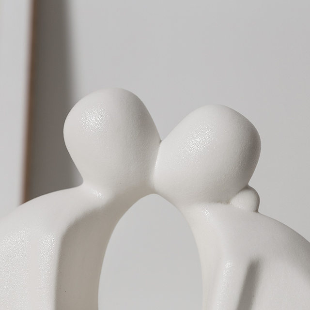 Abstract Art Kissing Couple Character Ornament Home Living Room Entrance Desktop TV Cabinet Decoration Creative Gift