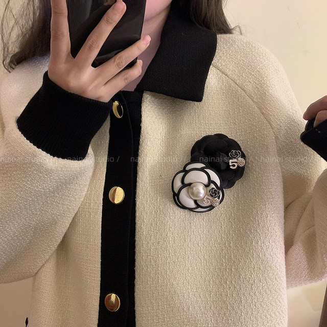 Camellia brooch ~ Retro French style high-end coat coat pin brooch autumn and winter bag accessories