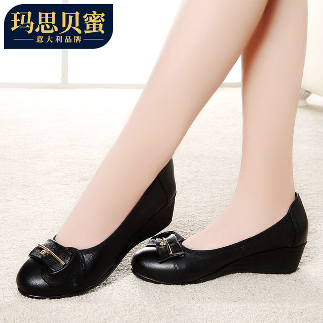 2025 spring genuine leather soft sole mother shoes casual flat sole middle-aged and elderly large-size single shoes wedge versatile round toe women's shoes
