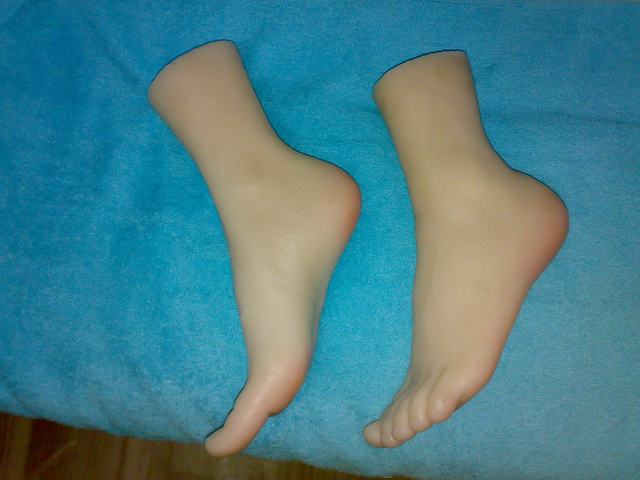 Boy's feet, white socks, basketball sports, handsome boy's feet, male foot model, simulated foot model, foot model, foot fetish