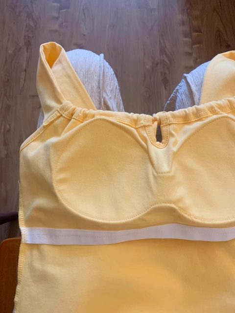 
Dopamine yellow white small suspender vest with chest pad pleated bow tie wide shoulder design beautiful back top