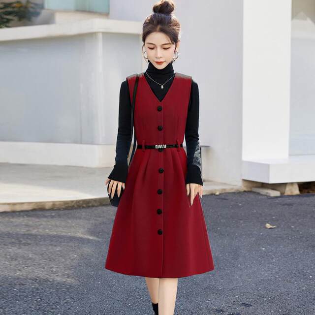 Smaller popular red V-neck skirt 2025 spring and autumn new slim woolen vest skirt sleeveless dress