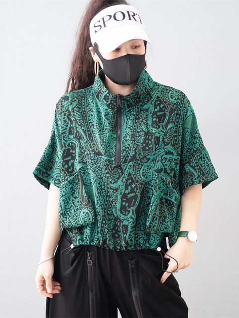 Spring and summer design shirt printed polo tide shirt coat half -sleeved stand -up collar loose ladies short zipper feel large size T
