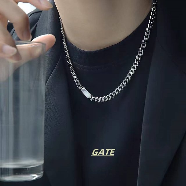 Basic versatile square titanium steel Cuban collar necklace men's hip -hop trend high -level sensor American style sweater chain collarbone