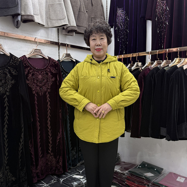 
Middle-aged mother's new winter hooded cotton coat outer mid-length knitted splicing 40-50 year old cotton coat