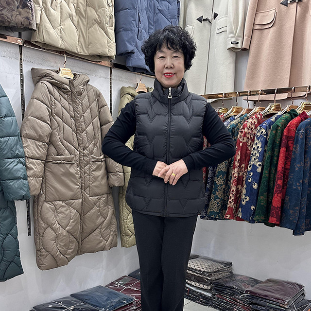 Middle-aged and elderly winter stand collar casual horse clamped cotton jacket for women short mother vest vest small cotton jacket thin new