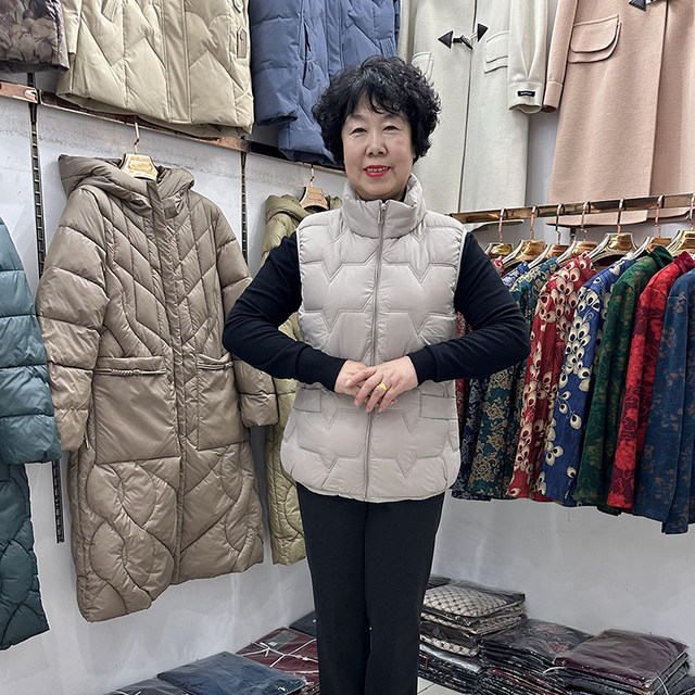 Middle-aged and elderly winter stand collar casual horse clamped cotton jacket for women short mother vest vest small cotton jacket thin new