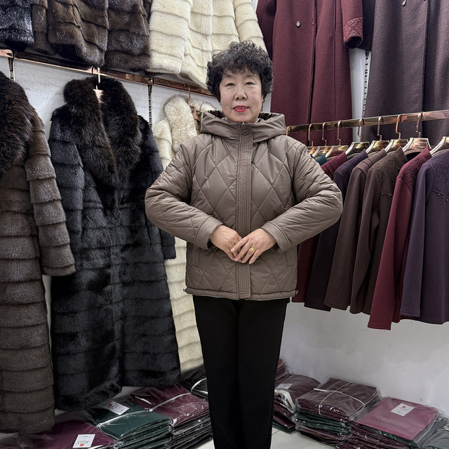 
Middle-aged and elderly winter wear casual hooded warm cotton coat small solid color woolen coat new