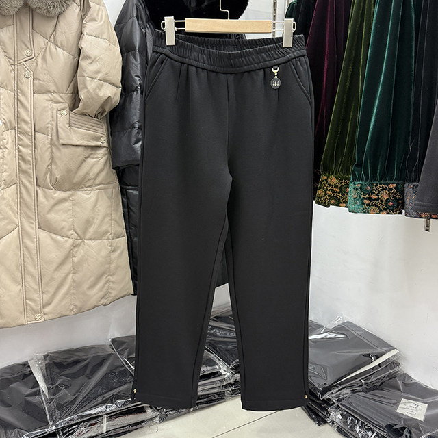 Middle-aged mother's new style of elastic waist straight pants for women in autumn and winter 2024 casual plus velvet foot sports pants coffee color