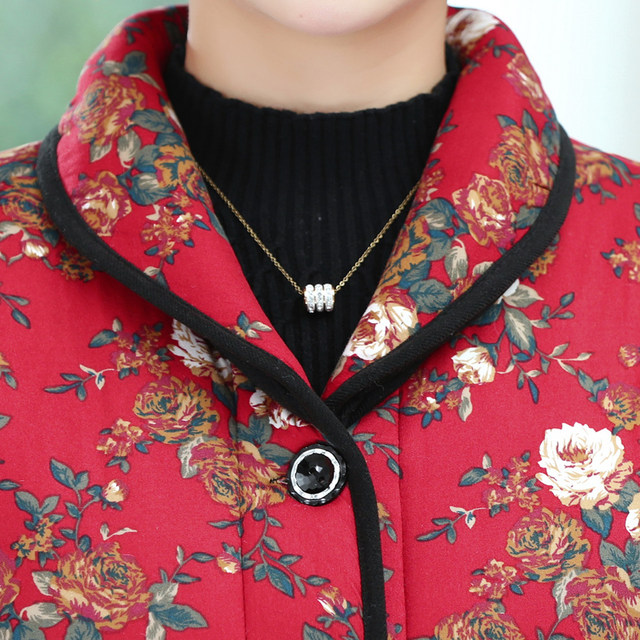 Middle-aged and elderly women's clothing, three-quarter sleeves, velvet and thickened cotton coats, old ladies' lapels, half-sleeved cotton coats, mother's winter clothes
