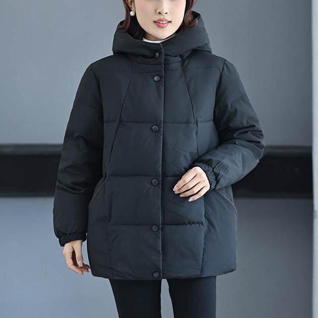 Middle-aged and elderly extra-large-size cotton jacket for short and chunky small jacket for women in autumn and winter short style and fashionable mother winter clothes cotton jacket to make them look thin