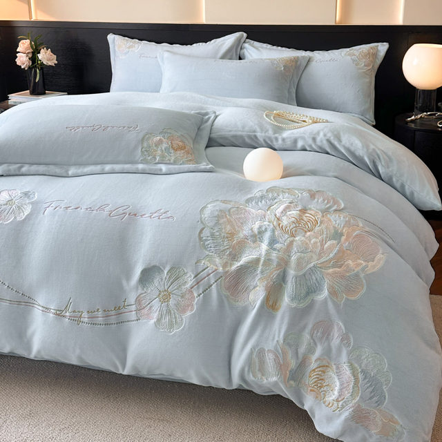 
Nantong Home Textiles Category A maternal and infant grade high-end milk velvet four-piece winter thickened double-sided coral flannel quilt cover