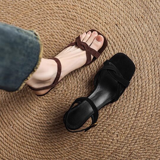 
French small heel flat toe sandals for women 2025 summer new large size medium heel simple versatile black high heels