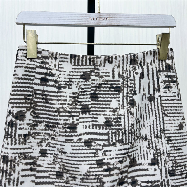 S2024 autumn clothing new product printed skirt for women with high waist slim casual commuting versatile A-line short skirt 326