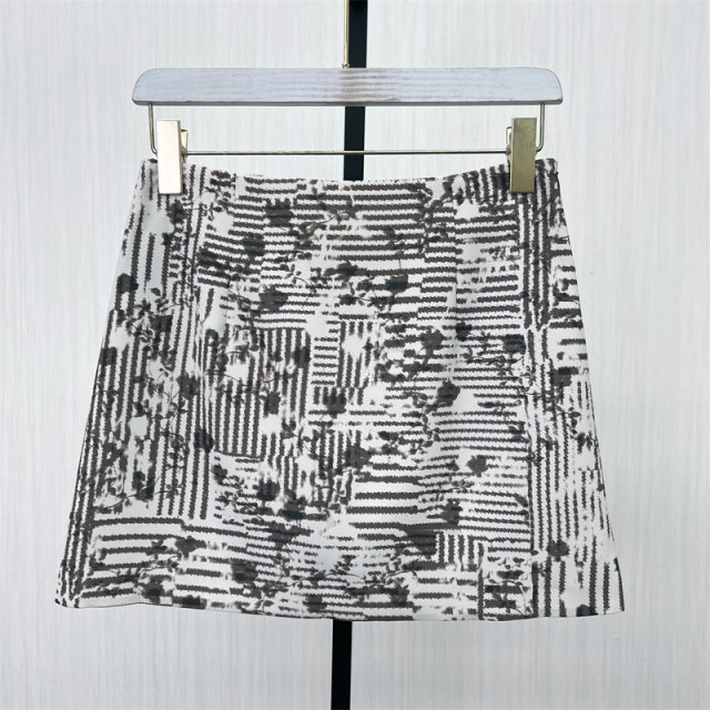 S2024 autumn clothing new product printed skirt for women with high waist slim casual commuting versatile A-line short skirt 326
