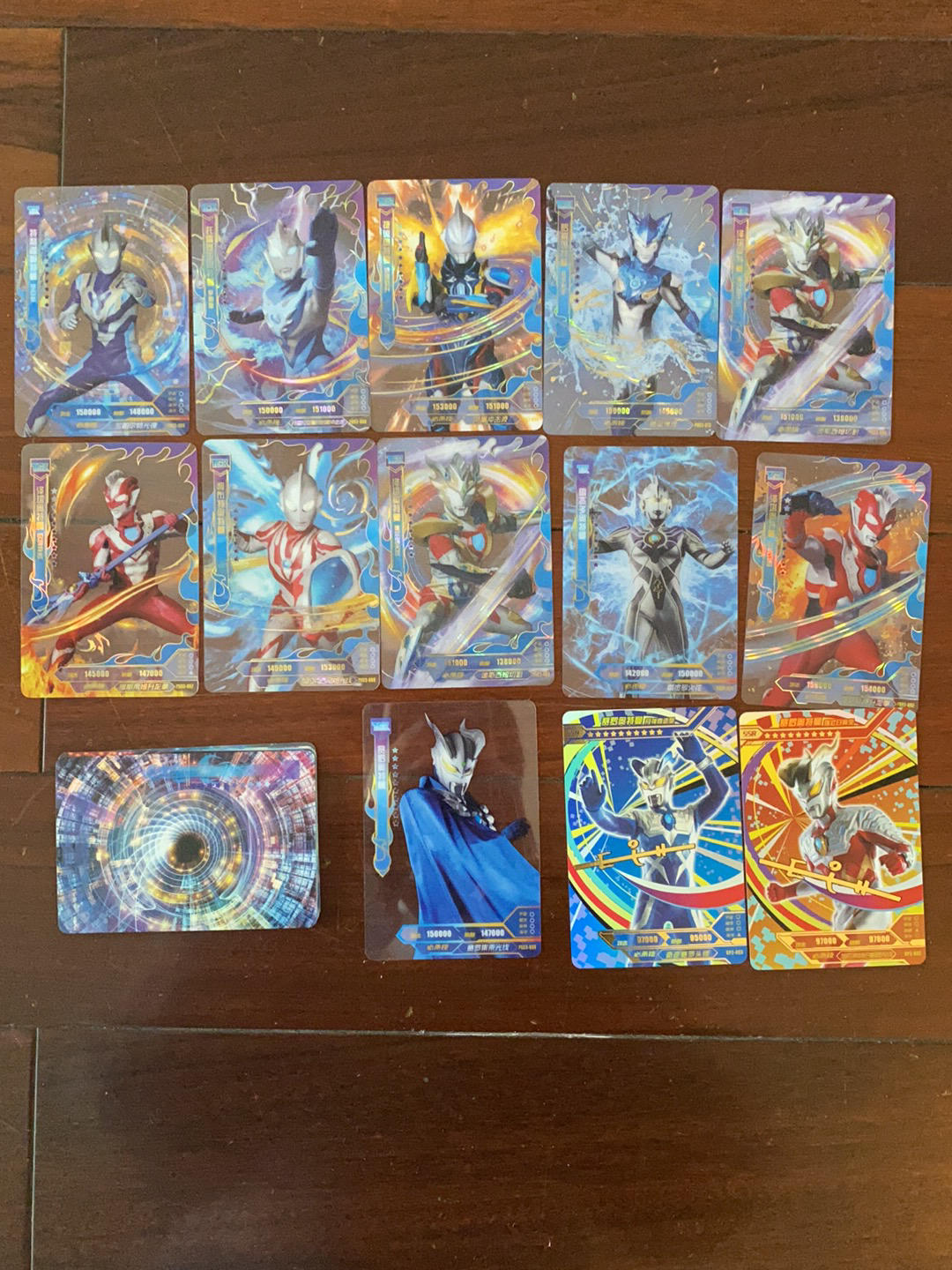 卡游正版奥特曼卡片1元特价区.不包邮,拍的随机发一张,透明卡