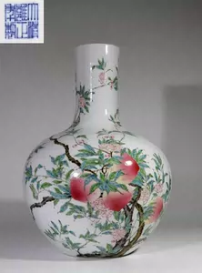 中国大清雍正年製梅兰竹菊天球瓶-