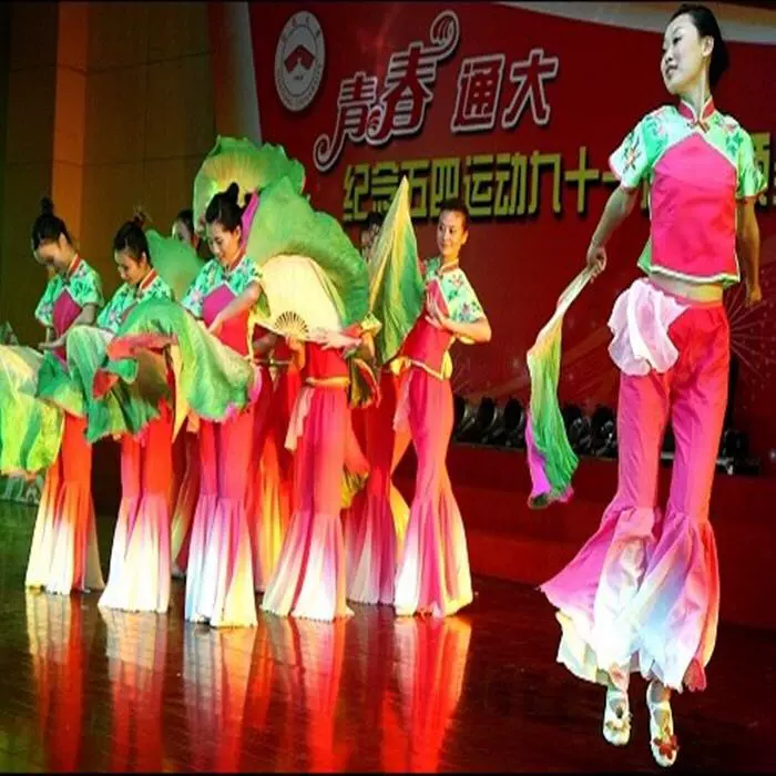 荷塘月色六月清荷民族秧歌服装演出服装扇子秧歌舞蹈服装